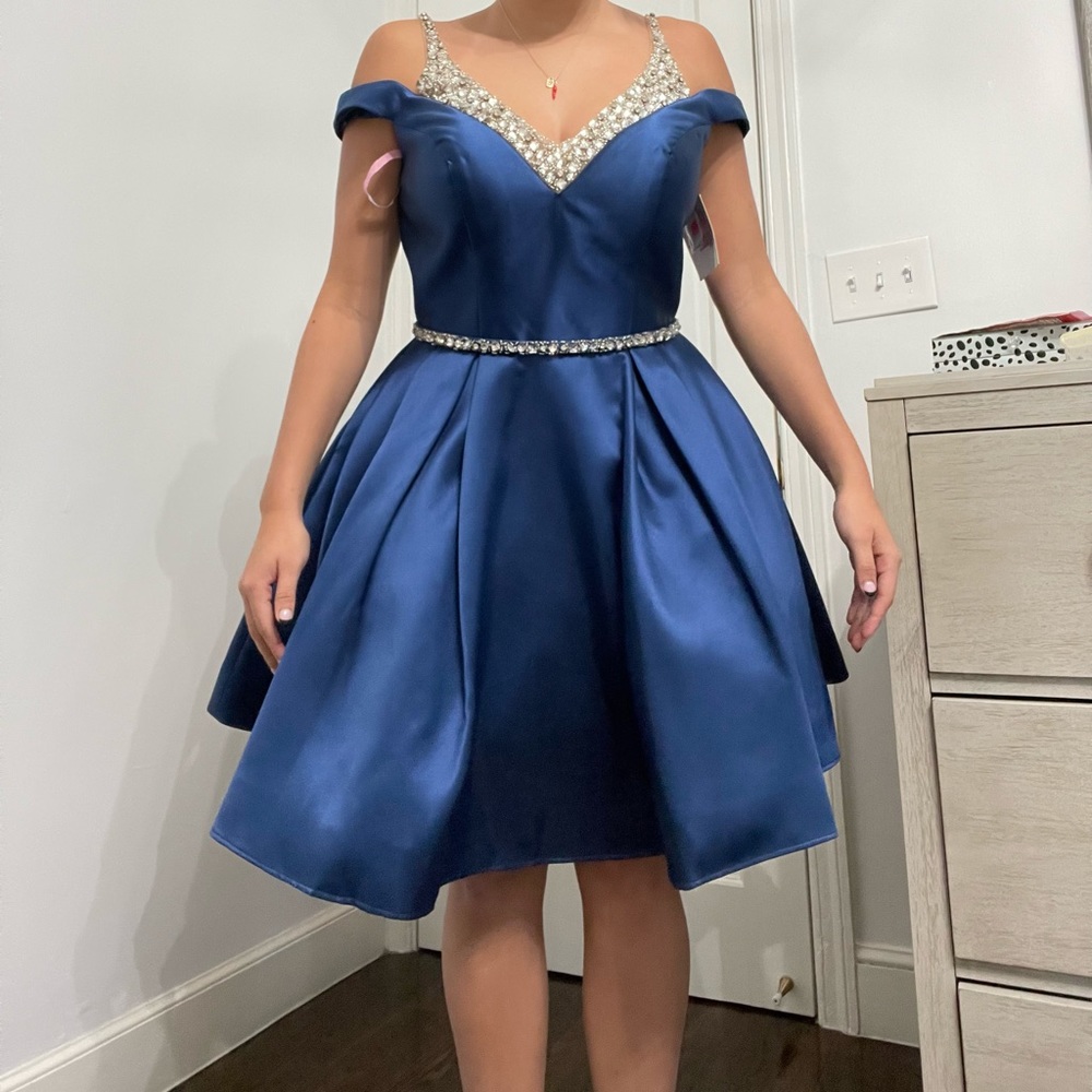 NEVER WORN BLUSH PROM BY ALEXIA